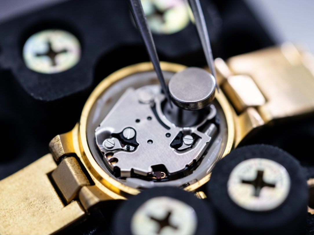 Batteriewechsel bei einer Armbanduhr